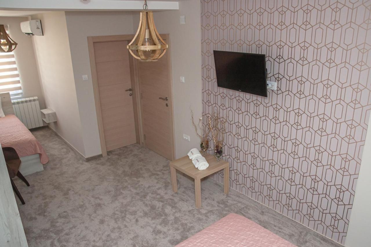 Mehana Apartmani Leskovac  Buitenkant foto